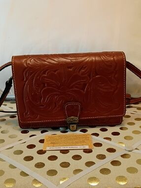 Patricia Nash Lanza Crossbody Organizer  Florence Embossed / Convert To Wristle